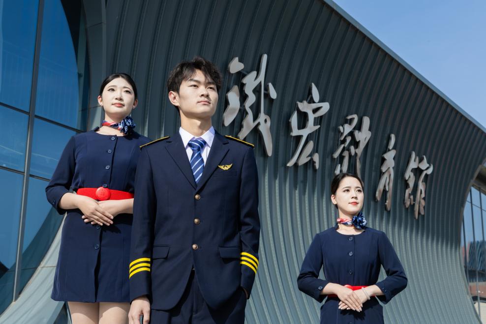 礼塑素养 衣展风华——空中乘务专业开展制服风采展示活动