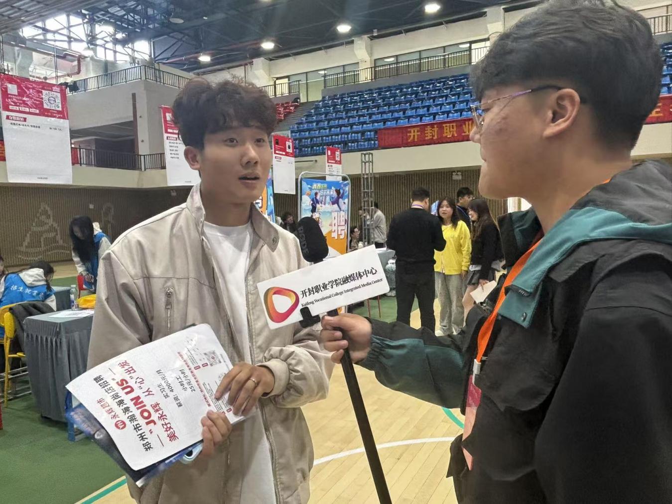 我校成功举办“豫荐未来，青春启航”2025届毕业生春季双选会