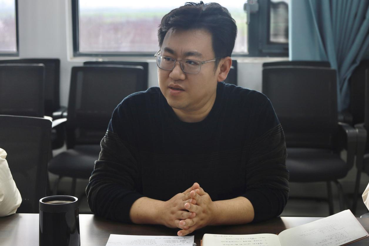 文化旅游学院院长、党总支书记王松作学习教育部署与会议总结