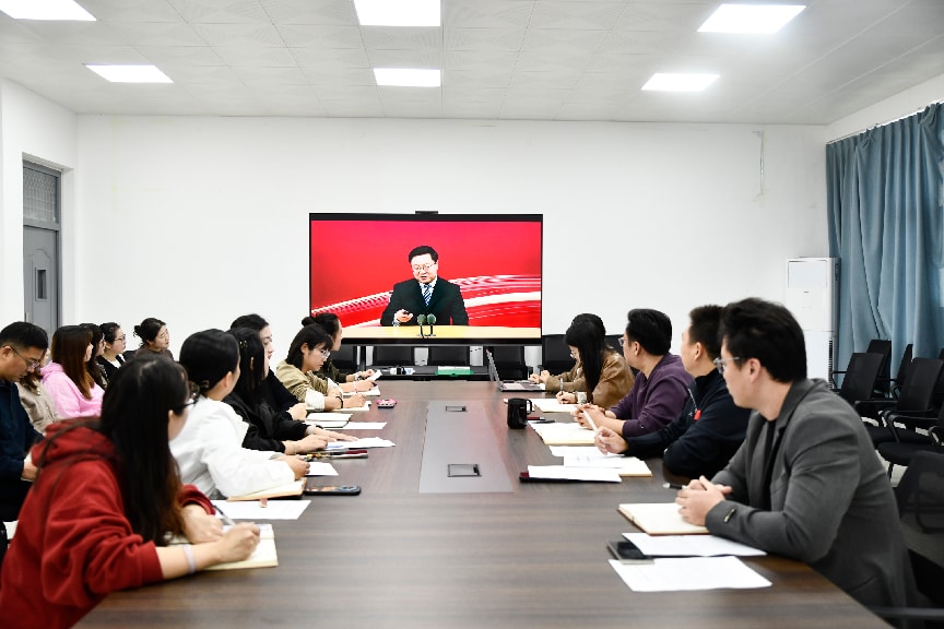 文化旅游学院党总支组织党员集中观看专题学习视频