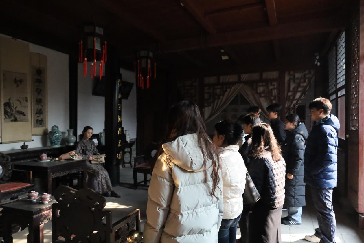 跟随讲解参观刘青霞故居 跟随讲解参观刘青霞故居